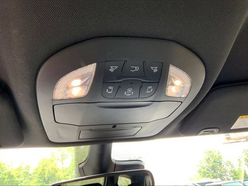 Used 2025 Chrysler Pacifica Select FWD image 36