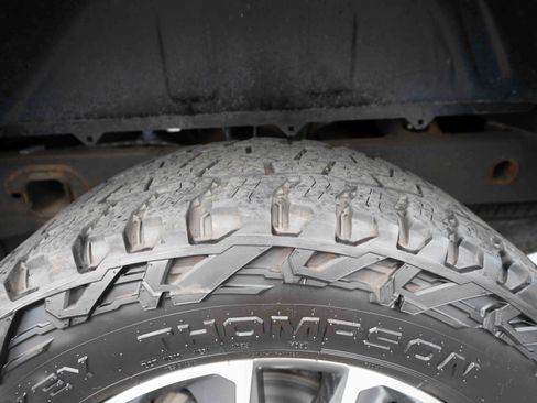 Used 2024 Chevrolet Silverado 1500 LT AWD/4WD image 29