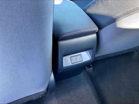 Used 2023 Toyota Corolla LE image 28