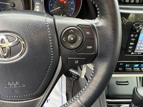 Used 2018 Toyota Corolla iM image 41