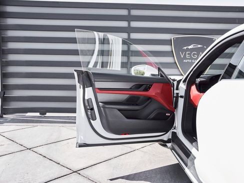 Used 2020 Porsche Taycan Turbo image 29