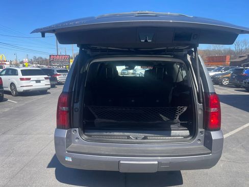 Used 2020 Chevrolet Suburban LT w/ Luxury Package image 5