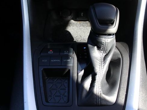 Certified 2022 Toyota RAV4 XLE FWD image 38