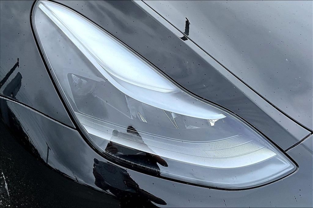 Used 2024 Tesla Model Y Long Range AWD/4WD image 29