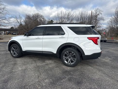 Used 2021 Ford Explorer XLT w/ Equipment Group 202A image 4