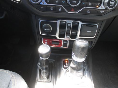 Used 2024 Jeep Wrangler Unlimited Sport AWD/4WD image 32
