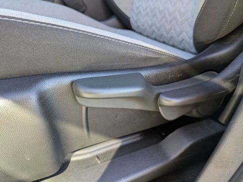 Used 2022 Chevrolet Equinox LS image 16