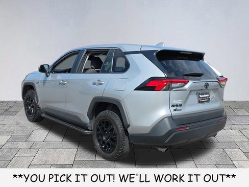 Used 2022 Toyota RAV4 LE FWD image 5