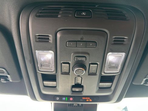 Used 2023 GMC Yukon XL Denali Ultimate image 17