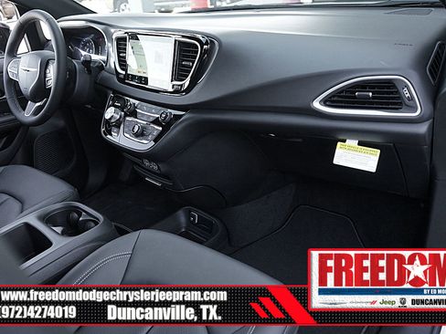 New 2025 Chrysler Voyager LX image 12