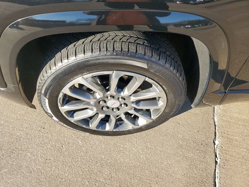 Used 2021 GMC Acadia Denali w/ Denali Technology Package image 40