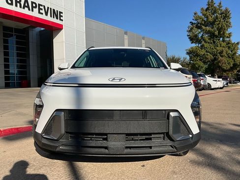 Used 2025 Hyundai Kona SEL image 4