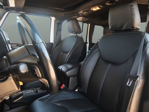 Used 2018 Jeep Wrangler Unlimited Sport S AWD/4WD image 11