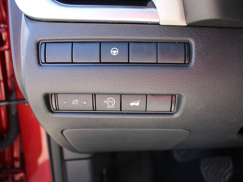 Used 2025 Nissan Rogue SV AWD/4WD image 13