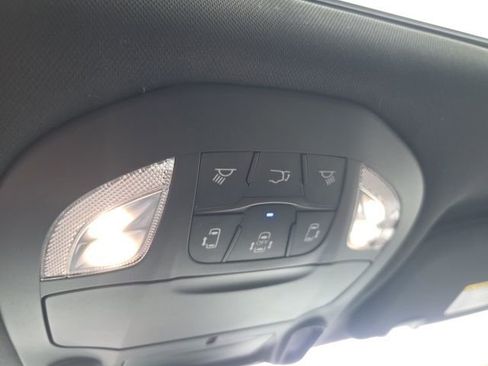Used 2026 Chrysler Pacifica Premium FWD image 31