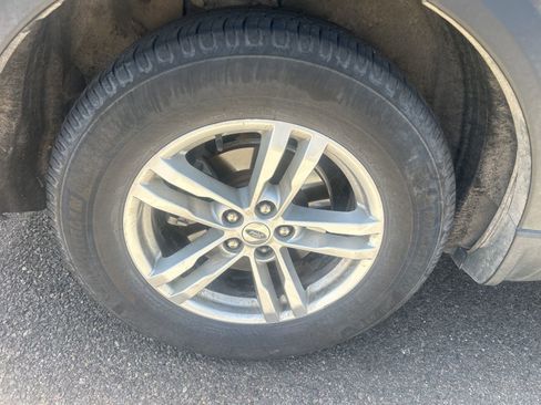 Used 2022 Ford Explorer XLT w/ Equipment Group 202A image 12