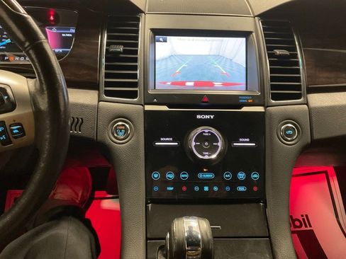 Used 2015 Ford Taurus Limited w/ Equipment Group 301A image 18