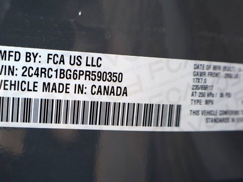 Used 2023 Chrysler Pacifica Touring-L image 36