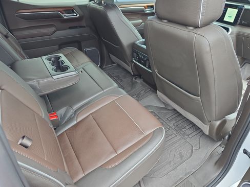 Used 2023 GMC Sierra 1500 Denali AWD/4WD image 11