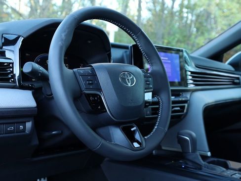 Used 2026 Toyota Camry SE image 6