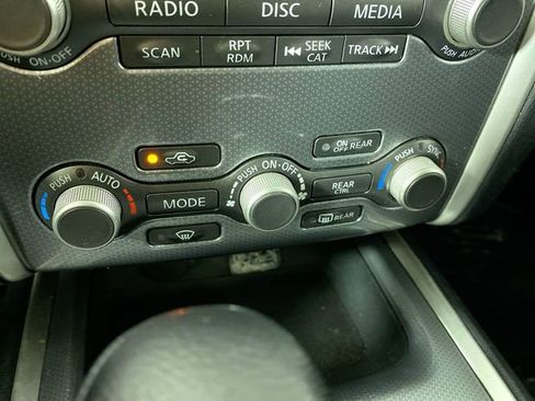 Used 2020 Nissan Pathfinder SL image 9