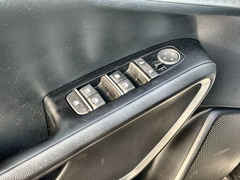 Used 2025 Kia Soul LX w/ LX Technology Package FWD image 15