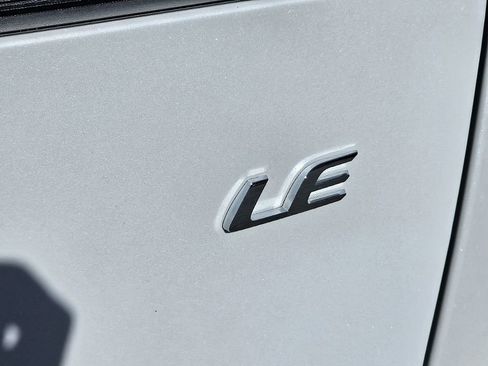 Used 2024 Toyota Corolla Cross LE w/ Moonroof Package image 14