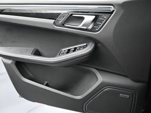 Certified 2026 Porsche Macan AWD/4WD image 24