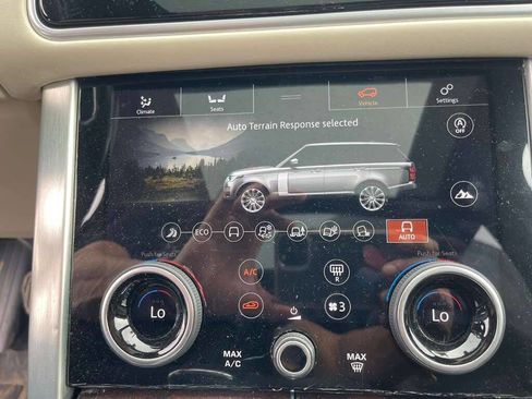 Used 2018 Land Rover Range Rover Supercharged image 22