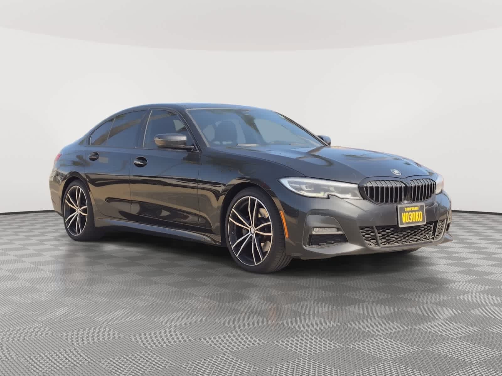 Used 2020 BMW 330i Sedan w/ M Sport Package RWD image 3