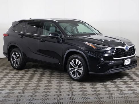 Used 2022 Toyota Highlander XLE AWD/4WD image 59