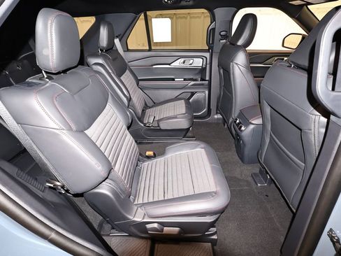 New 2026 Ford Explorer ST-Line w/ ST-Line Street Pack AWD/4WD image 18