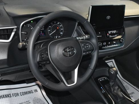 Used 2023 Toyota Corolla SE w/ SE Premium Package FWD image 2
