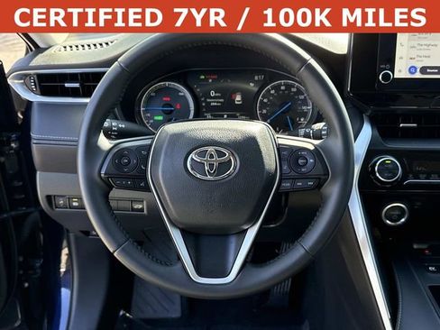 Used 2024 Toyota Venza LE image 18