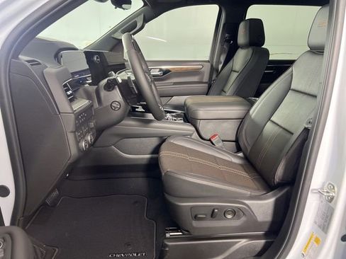 New 2026 Chevrolet Suburban High Country AWD/4WD image 9