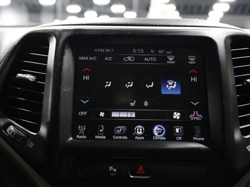 Used 2018 Jeep Cherokee Limited AWD/4WD image 39