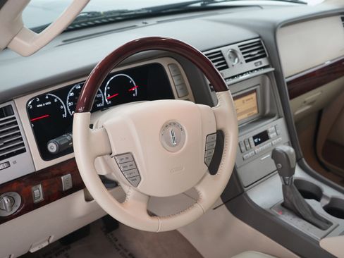 Used 2004 Lincoln Navigator Ultimate AWD/4WD image 24