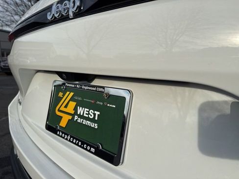 Certified 2022 Jeep Grand Cherokee Limited image 16