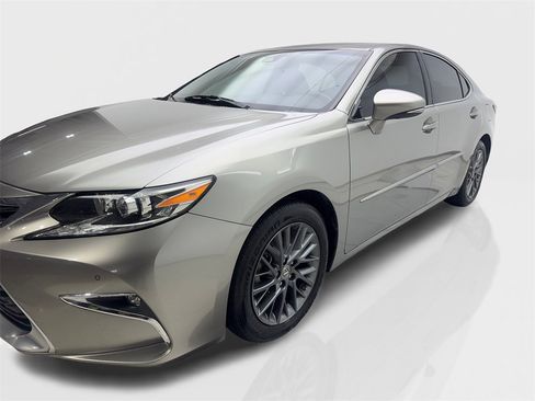 Used 2018 Lexus ES 350 w/ Premier Package image 11