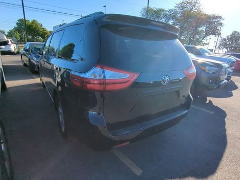 Used 2015 Toyota Sienna LE FWD image 4