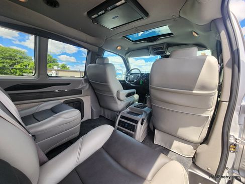 Used 2020 Chevrolet Express 2500 w/ Enhanced Convenience Package RWD image 54