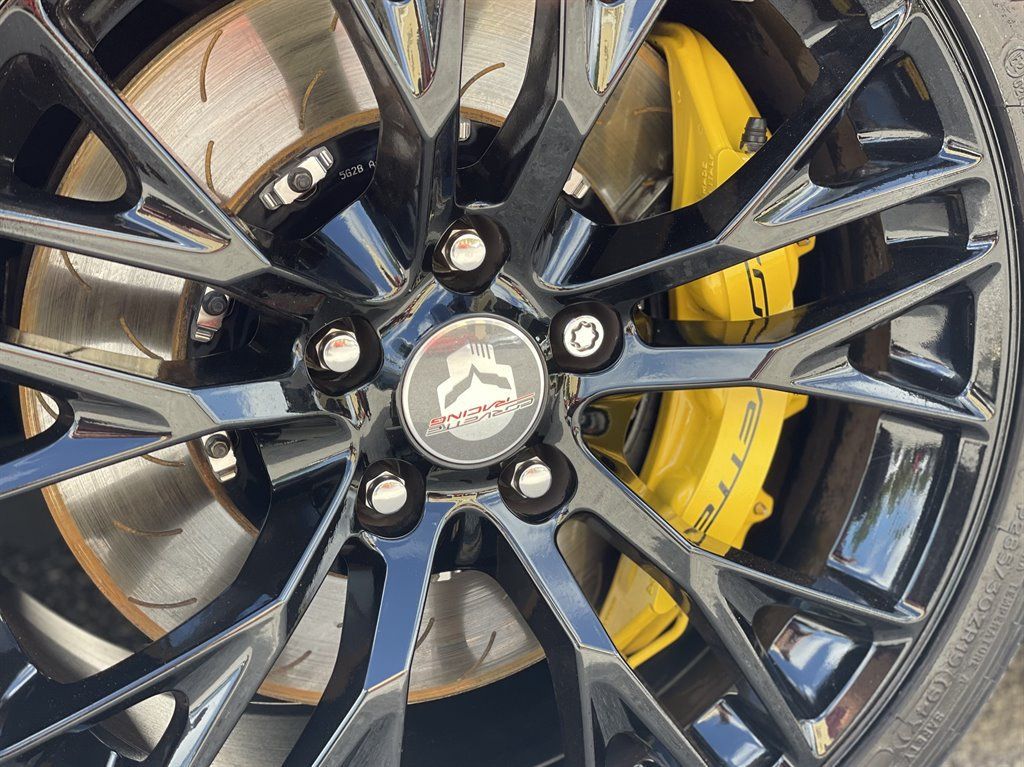Used 2016 Chevrolet Corvette Z06 w/ 3LZ Preferred Equipment Group RWD image 7
