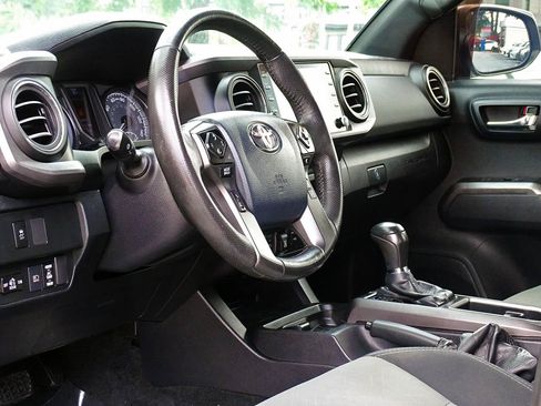 Used 2020 Toyota Tacoma TRD Sport w/ Technology Package AWD/4WD image 24