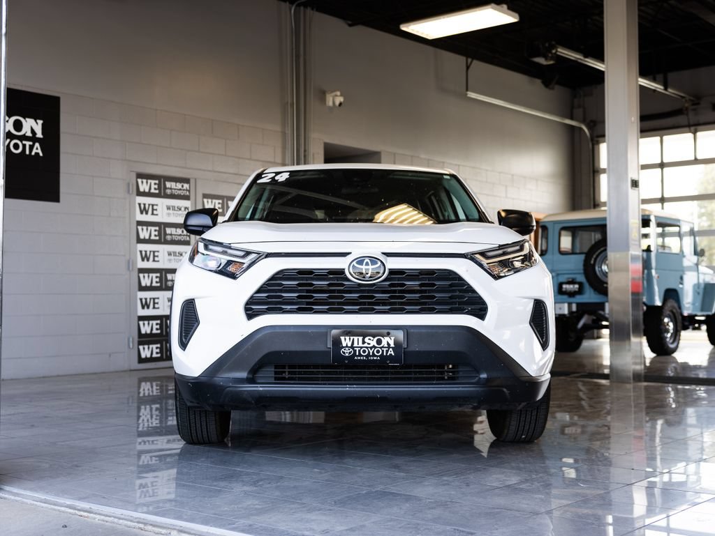 Used 2024 Toyota RAV4 LE AWD/4WD image 3