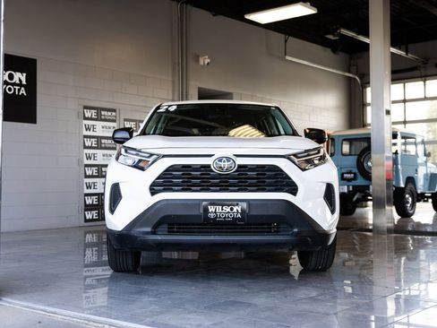 Used 2024 Toyota RAV4 LE AWD/4WD image 3