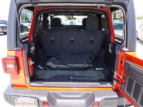 Used 2022 Jeep Wrangler Unlimited Sport AWD/4WD image 8