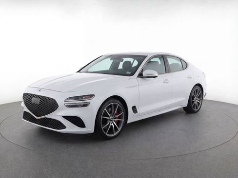 Used 2025 Genesis G70 2.5T image 3