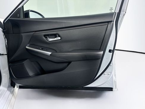Used 2023 Nissan Sentra SR FWD image 30