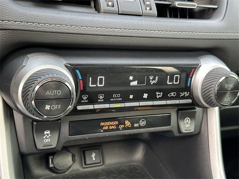 Used 2020 Toyota RAV4 XLE Premium image 19