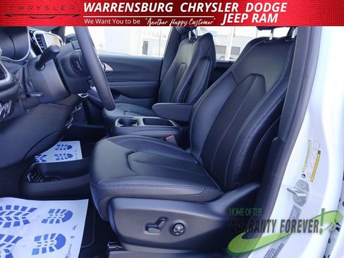 New 2026 Chrysler Voyager LX FWD image 13